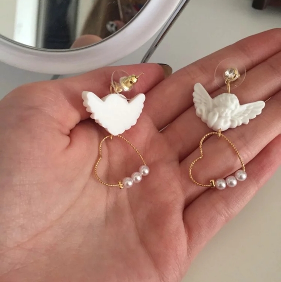 White Gold Angel Heart Earrings - Picture 4 of 4